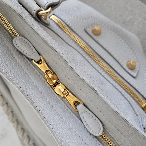Balenciaga Light Grey City Bag with Crossbody Strap Gold accs. Medium - Picture 16 of 17